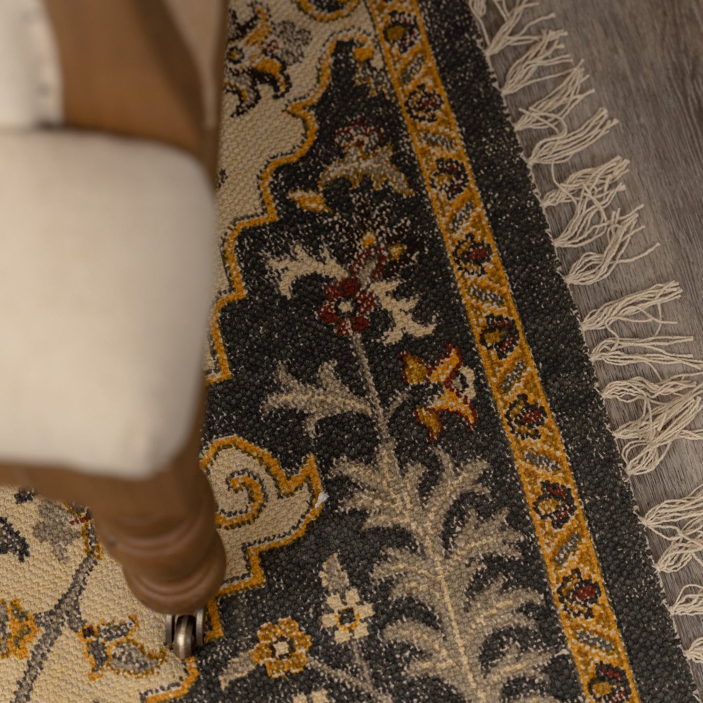 Medallion Distressed Rug with Fringe 4'X6'