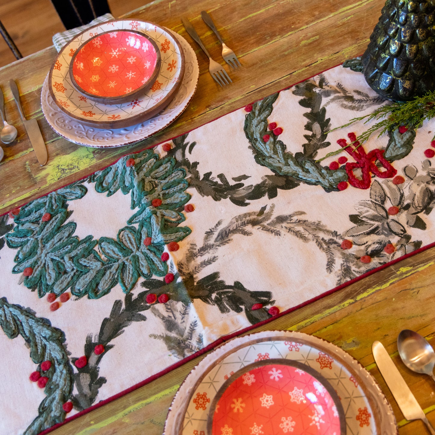 Wreath Pattern Table Runner