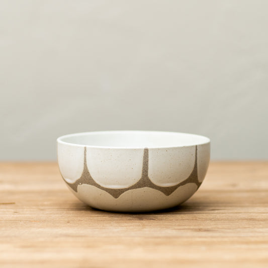 Hand-Painted Scallop Stoneware Bowl