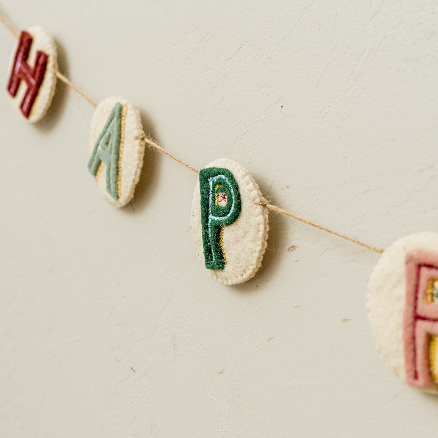 "Happy Holidays" Wool Disc Letters Garland