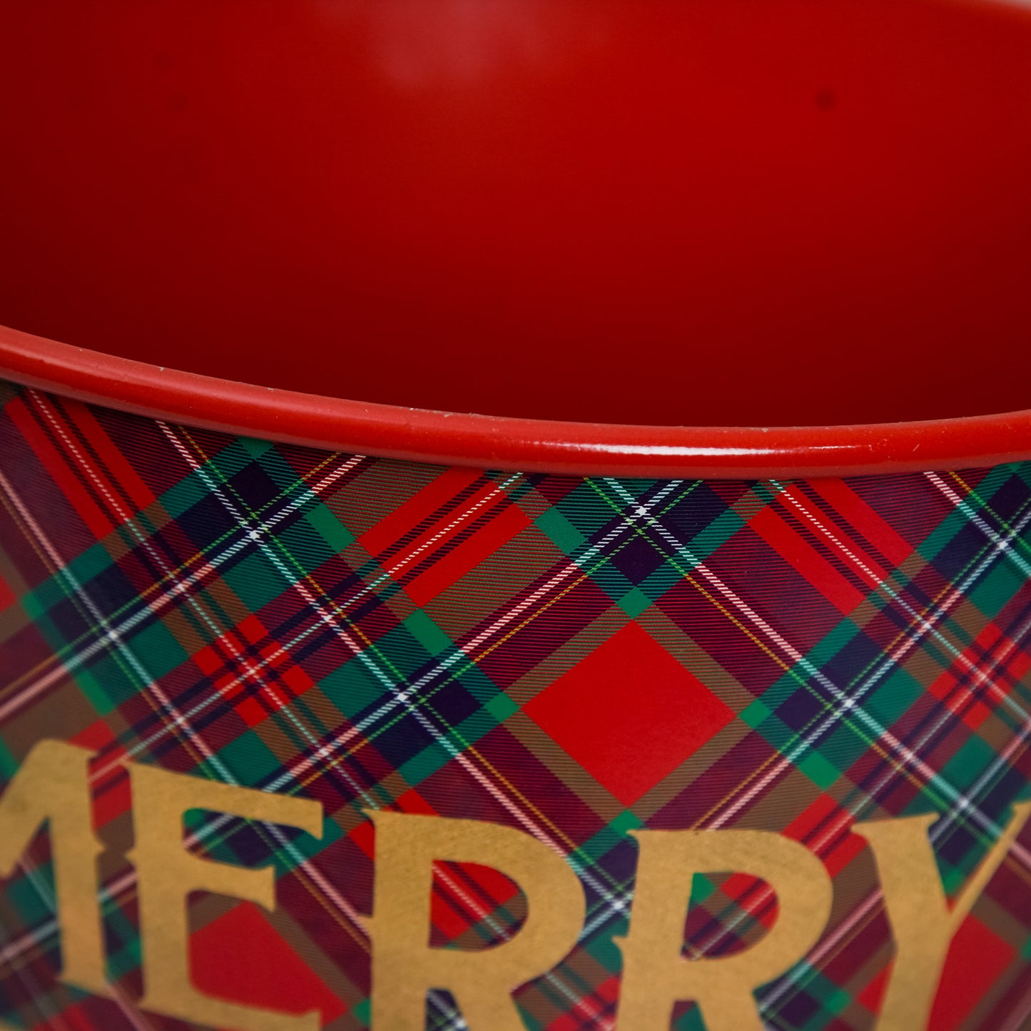 "Merry Christmas" Plaid Metal Bucket