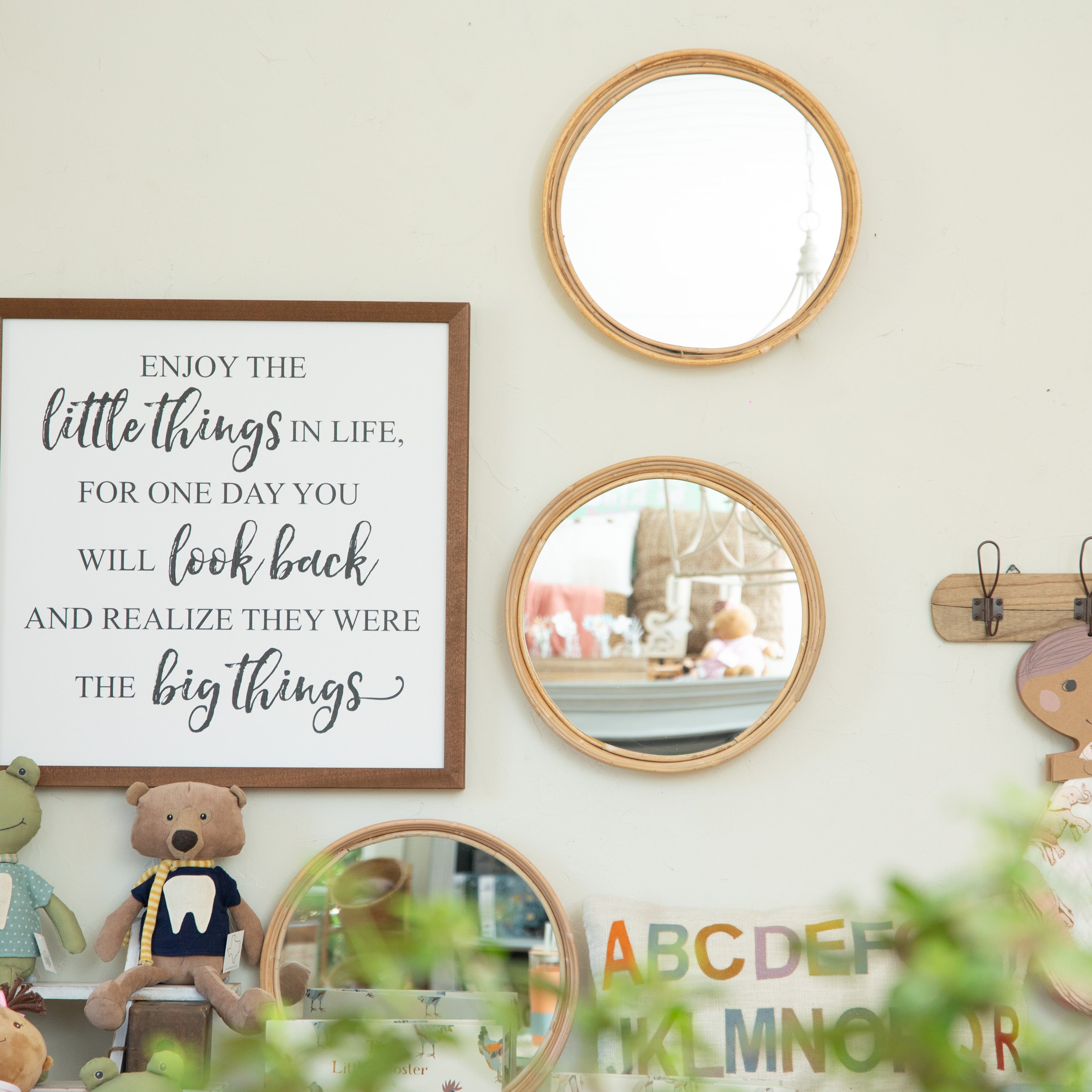 Mirrors – 80AcreMarket.com
